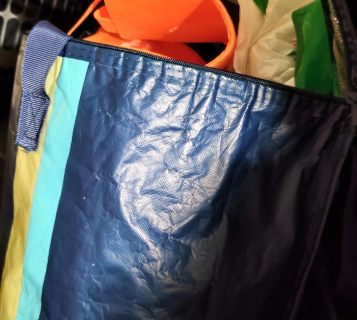 Beberapa benda yang secara tidak sengaja terlihat menyerupai bentuk bentuk lain ini bikin kucek-kucek mata